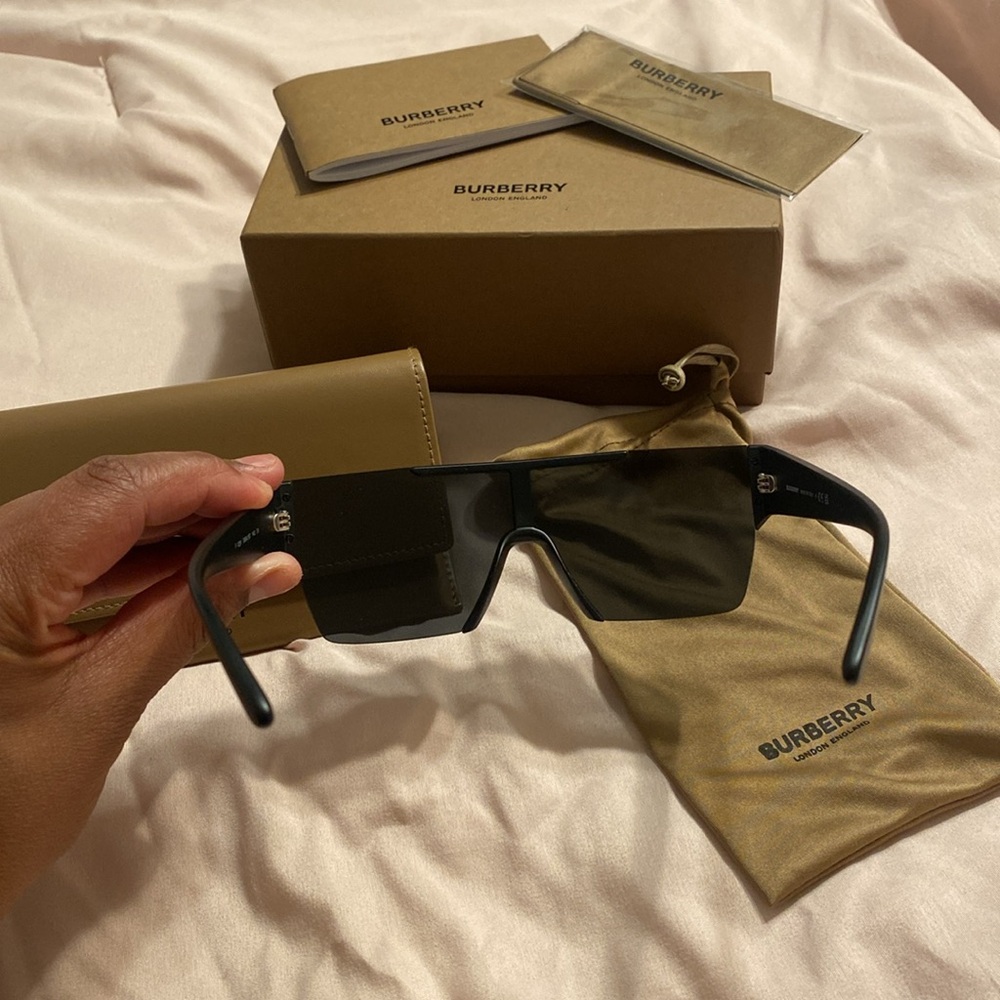 BURBERRY BE4291 Square Frame Sunglasses - Black - Picture 6 of 7